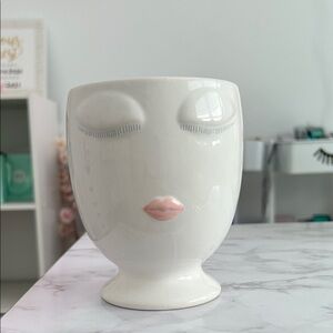 Elegant Face Design Ceramic Vase - White and Pink